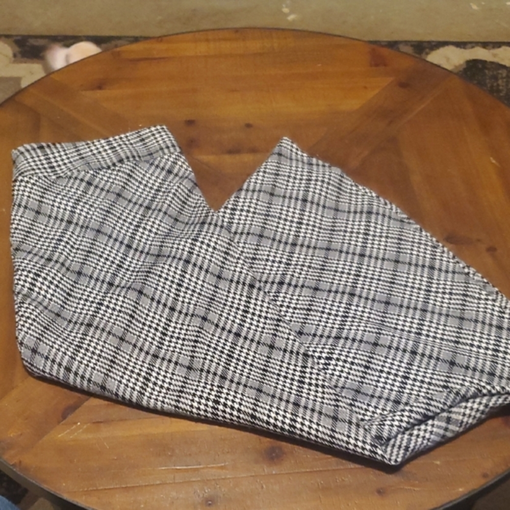 East 5th Black and White A-Line Skirt